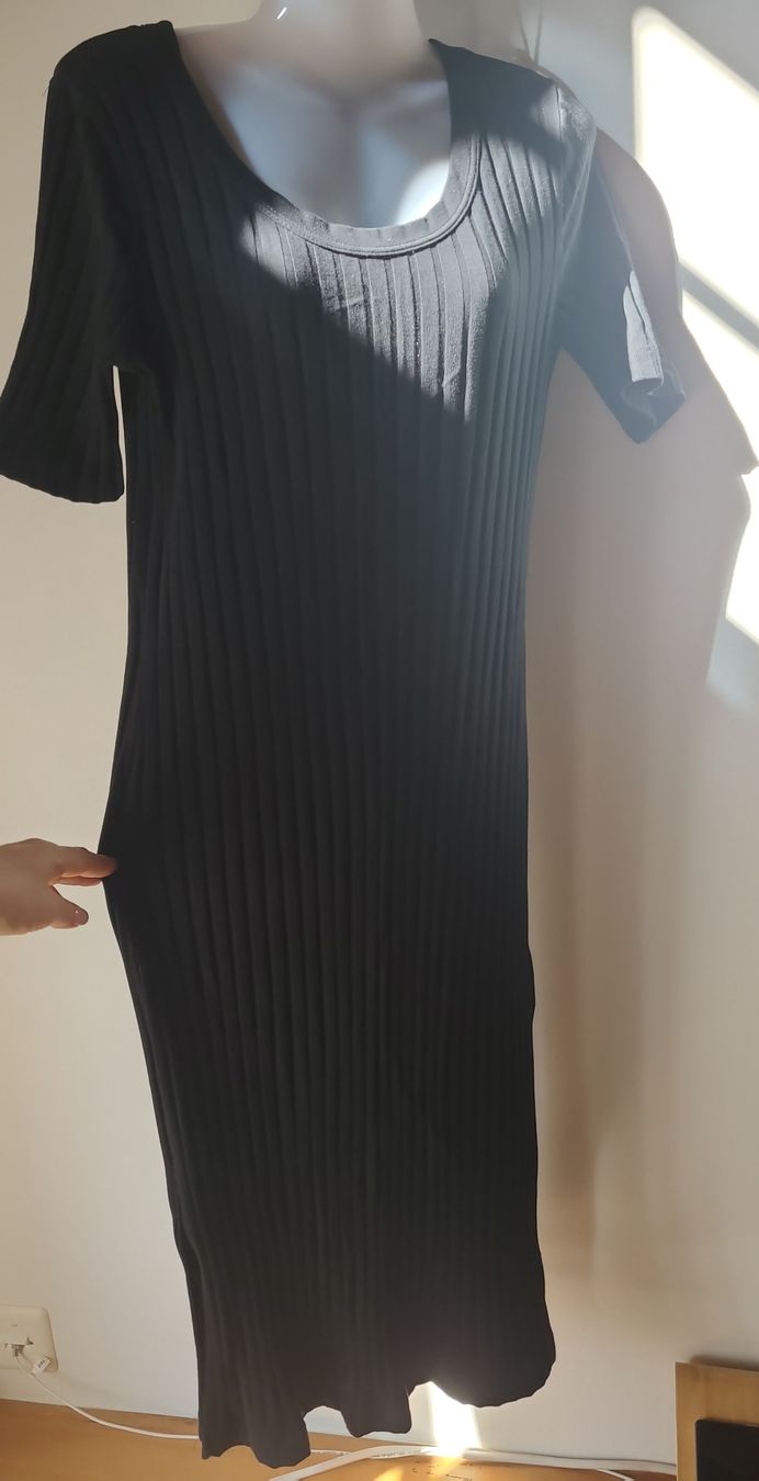 Vestiti: Rippstrick Kleid schwarz Zaida Grösse 40 – Usato da Horgenberg venduto da Klatschmohnmaria