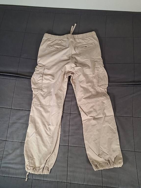 Pantaloni: H&M cargo pants beige M – Usato da Kriens venduto da Jeremyt05 1