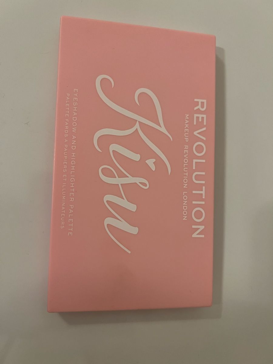 Makeup Revolution Make-up: Makeup Revolution XOXO Eyeshadow & Highlighter Palette – Usato da Zurich venduto da Aleksandra_st 1