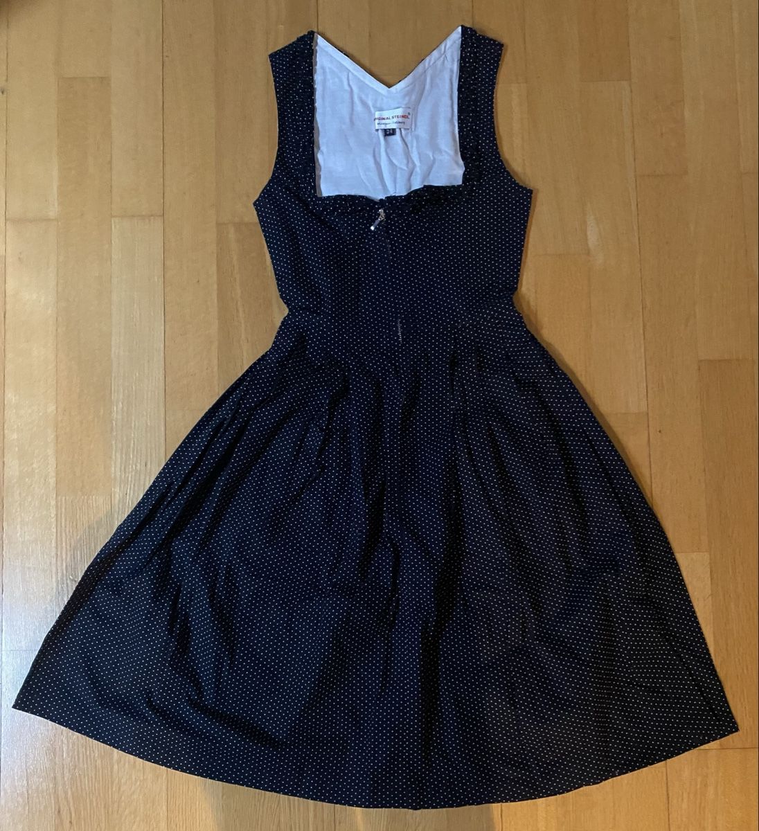 Vestiti: Dirndl – Nuovo (secondo la descrizione) da Zürich venduto da sar_8qrc