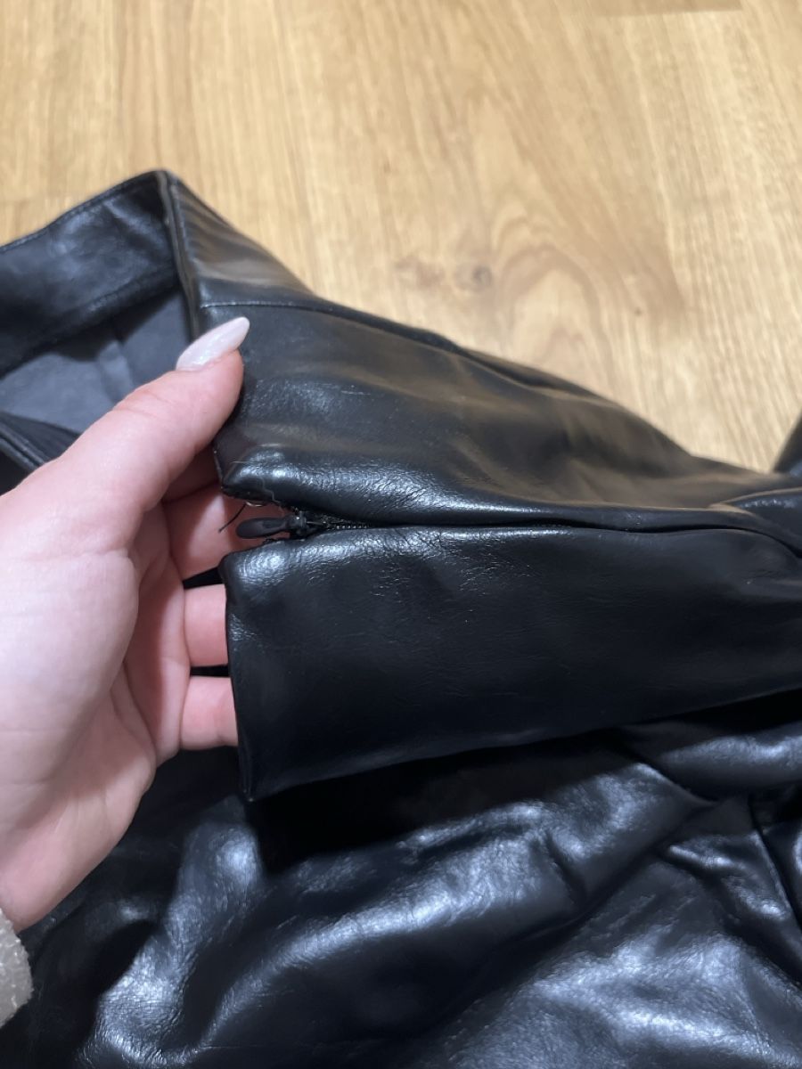 H&M Pantaloni: Pantalon simili cuir noir H&M – Usato da Le Locle venduto da Mayd_h 2