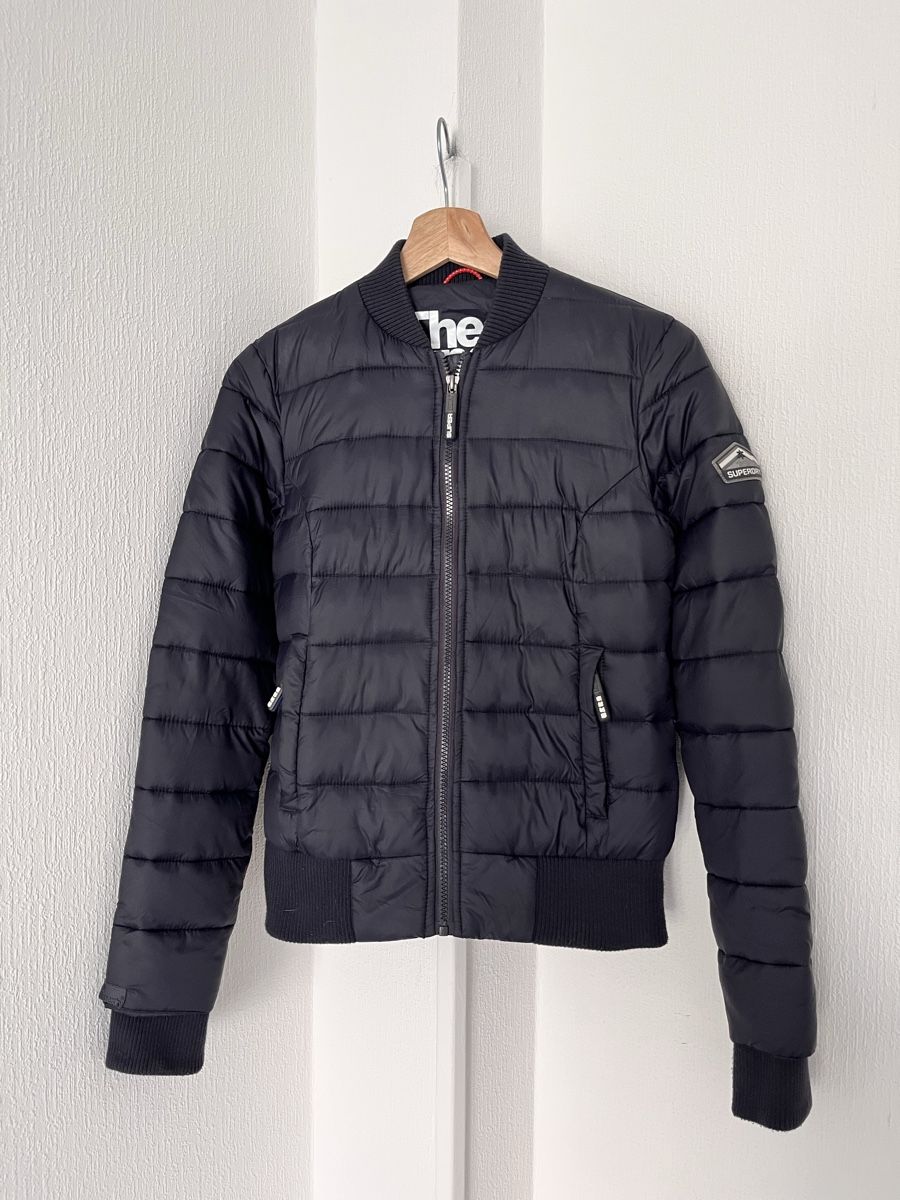 Superdry Jacken: Superdry Bomber Jacket Black Size XS Used – Gebraucht aus Lausanne von Danash