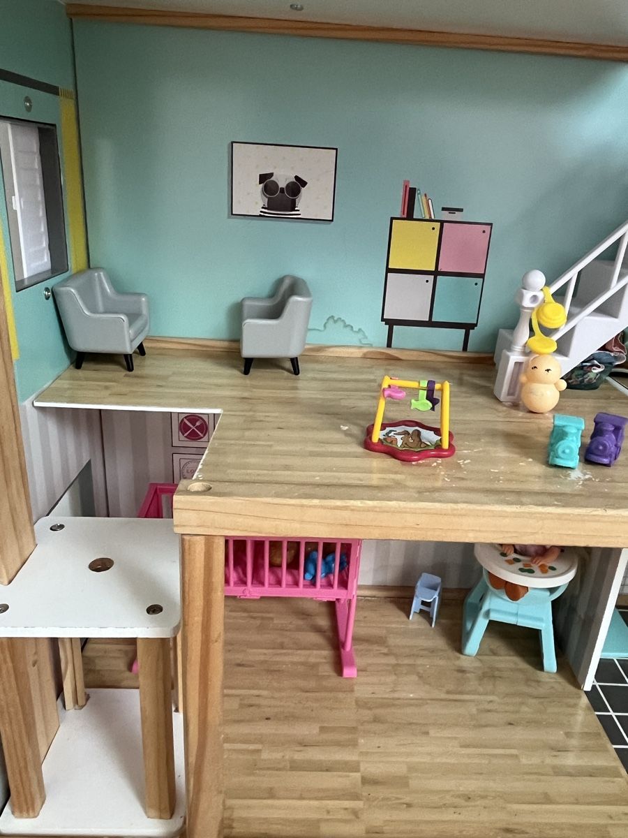 Case e mobili per bambole: Puppenhaus aus Holz – Usato da Dübendorf venduto da TOezdemir 4