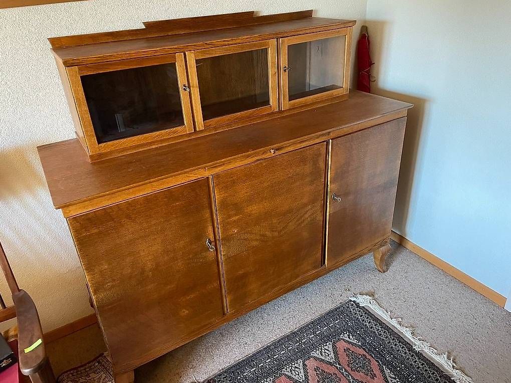 Credenze: Holzbuffet mit Vitrinenaufsatz (Gratis) – Usato da Volketswil venduto da Iki4Sales