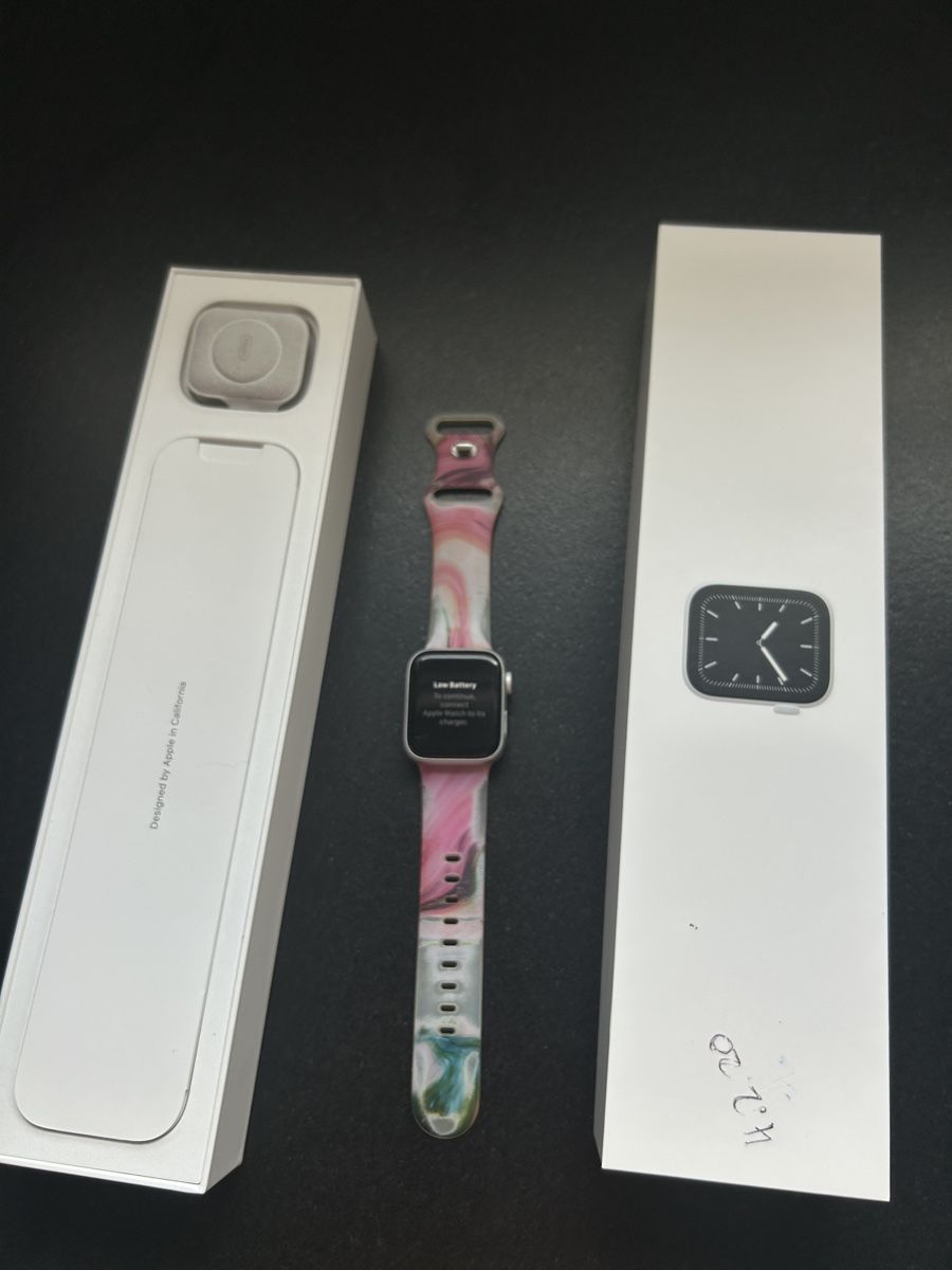 Apple Smartwatch: Apple Watch Series 5 40mm Silber Aluminium Case – D'occasion à Brislach par gre_t5pb 4