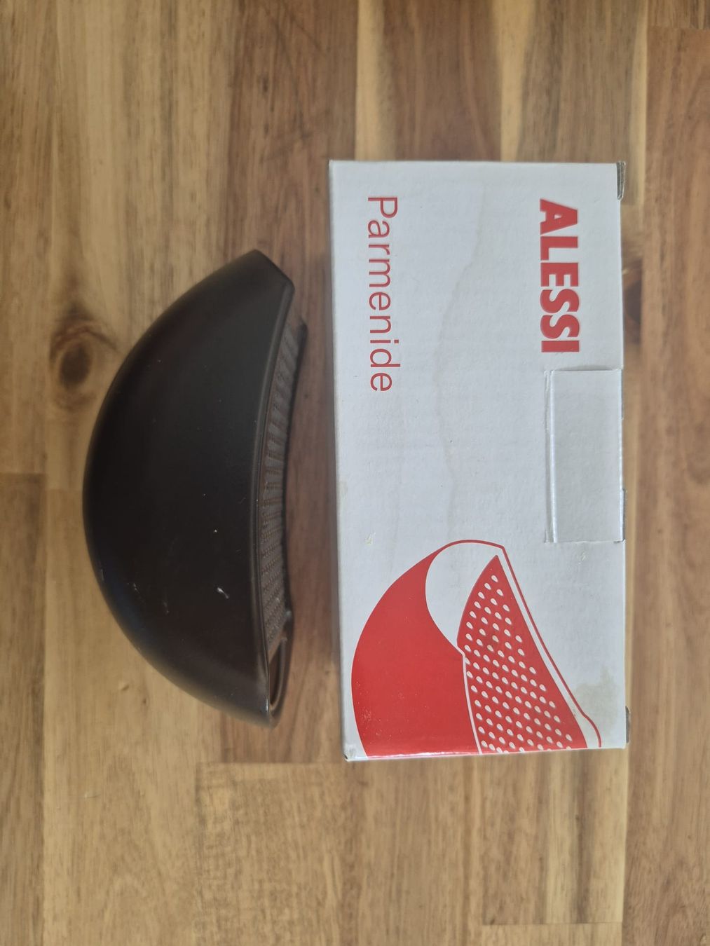 Cuisines complètes: Râpe fromage ALESSI noir en boite – Neuf avec emballage d'origine à siviriez par Nessa1808