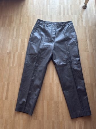 Trendige Luisa Cerano Hose, Grösse 44. Leder Optik.