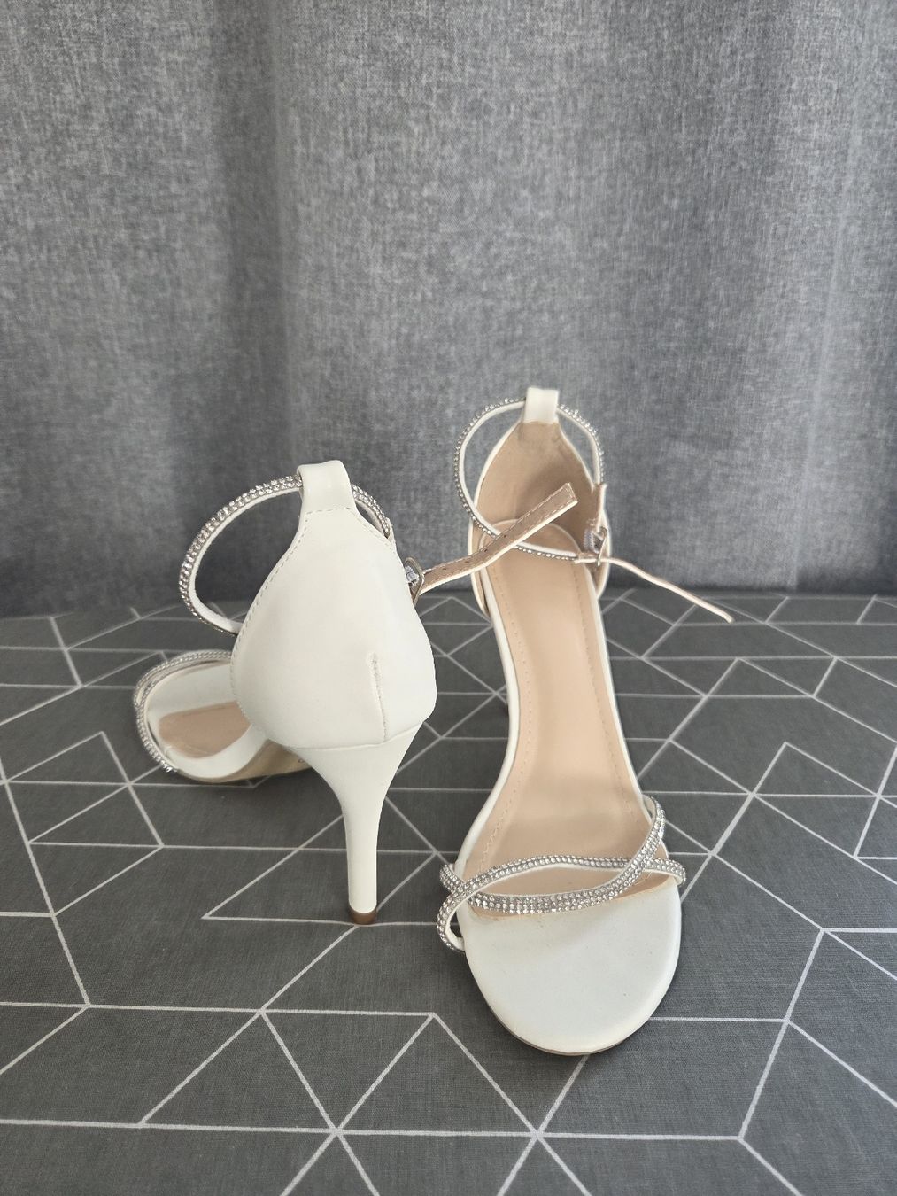 Damenschuhe: High Heels weiss Grösse 37 – Gebraucht aus Alterswil FR von Agape07 2