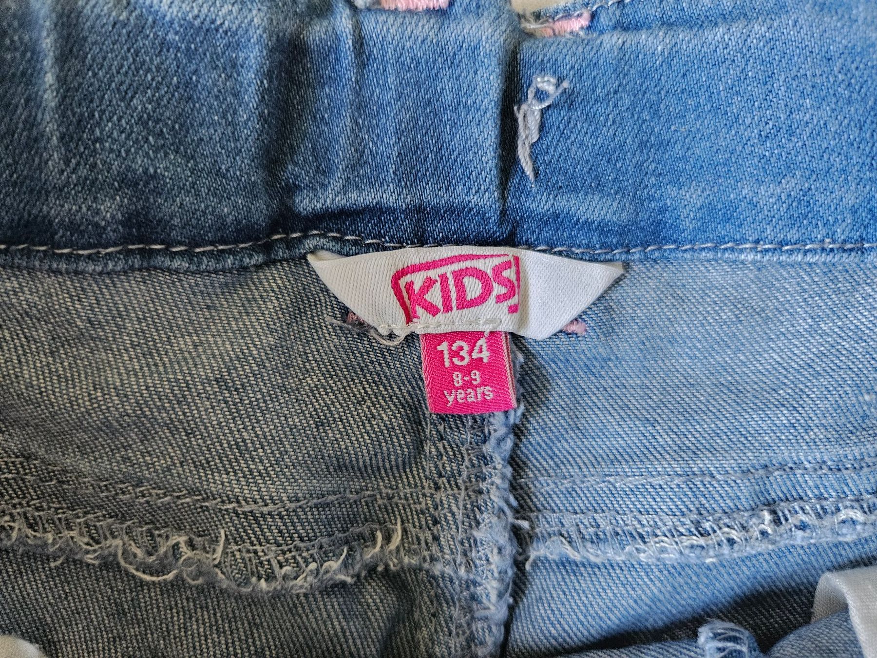Pantaloni: Kurze Jeans Gr. 134 – Usato da Unterengstringen venduto da saraman 1