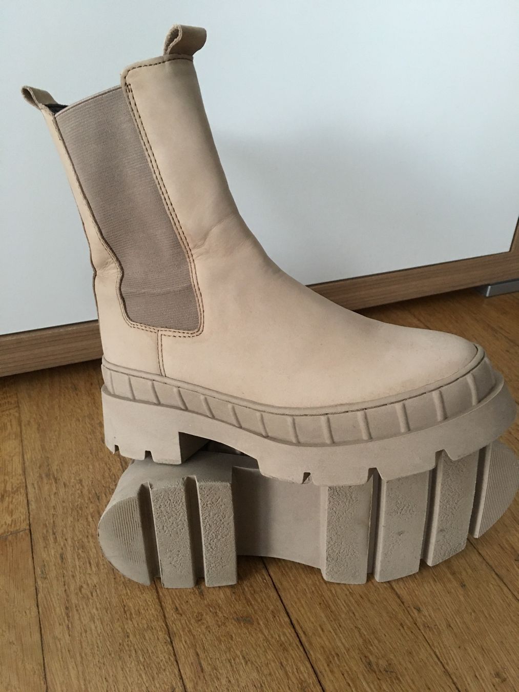 Scarpe da donna: Boots Stiefel Stiefeletten Schuhe Gr 37 – Usato da Grenchen venduto da Tirana 1