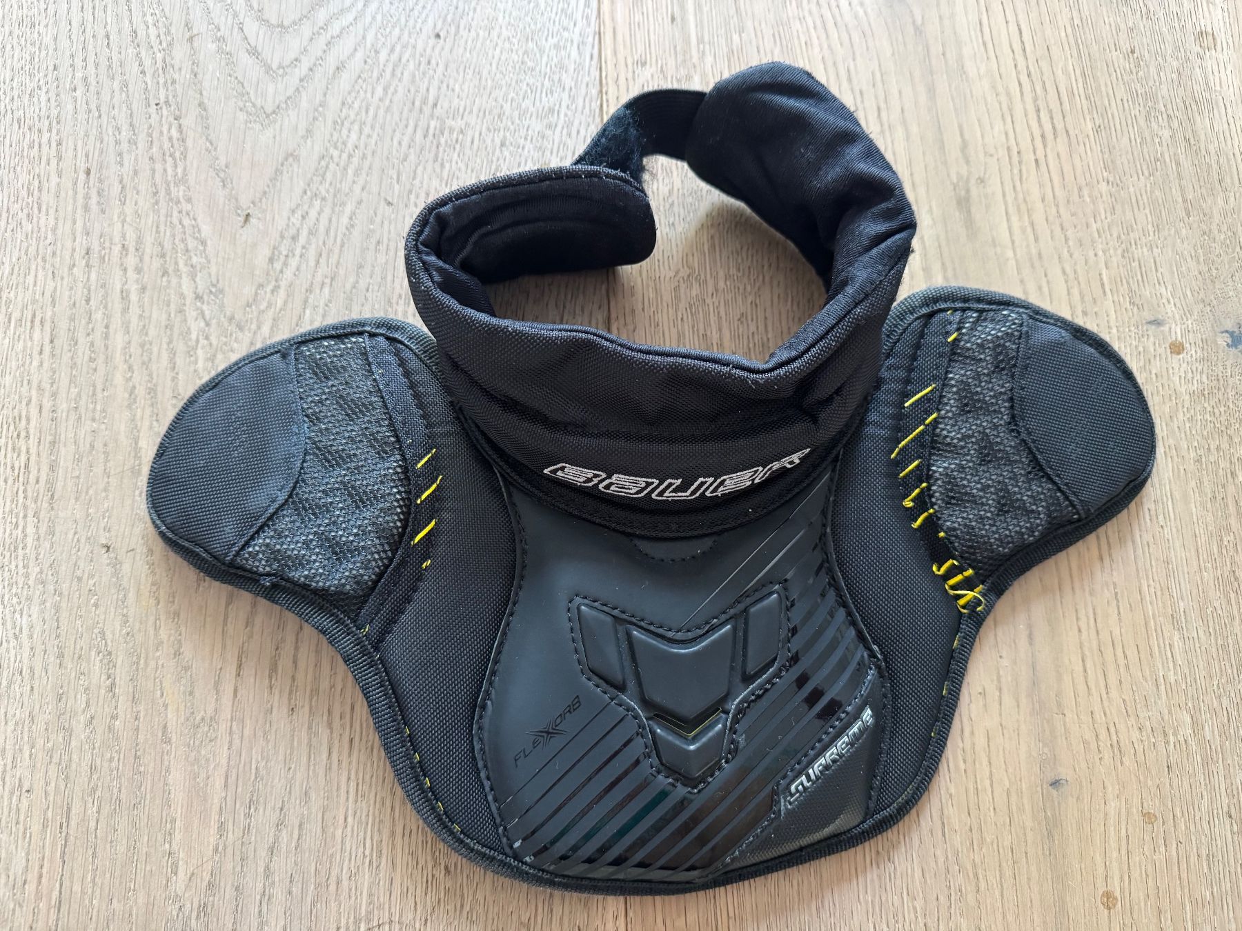 Bauer Protezioni & Imbottiture: Bauer Supreme Halsschutz für Torhüter Junior – Usato da Cham venduto da Rubt