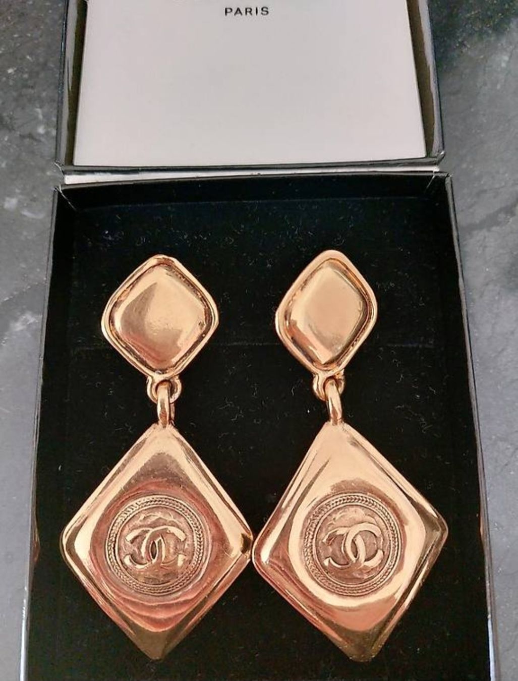 Chanel Orecchini pendenti & Orecchini a lobo: Chanel Clips Ohrenringe Vintage – Usato da Thalwil venduto da Nikkita2 1