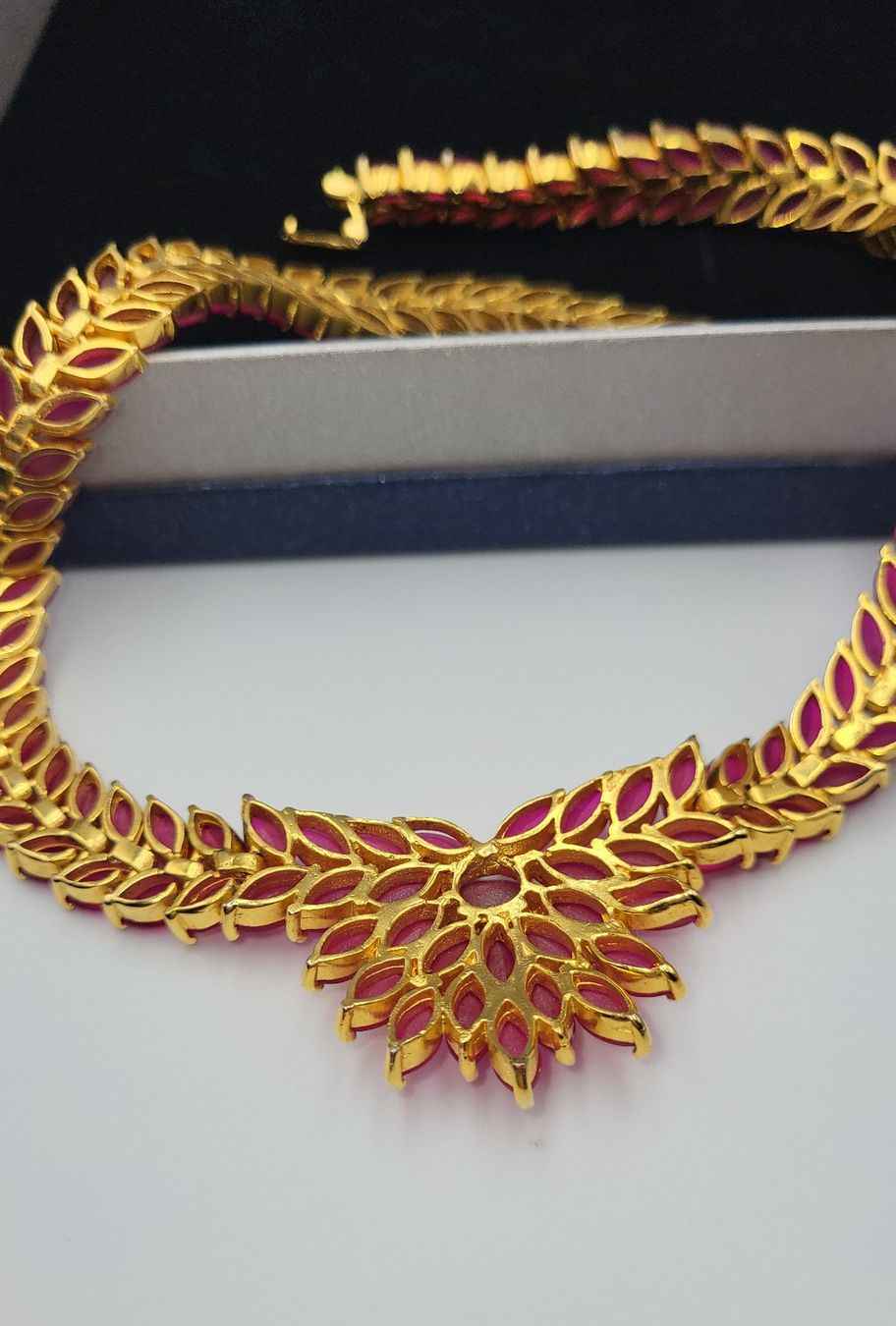 Catenine: Goldige Elegante Rubin Collier – Usato da Wald ZH venduto da SwissPawnshop 4
