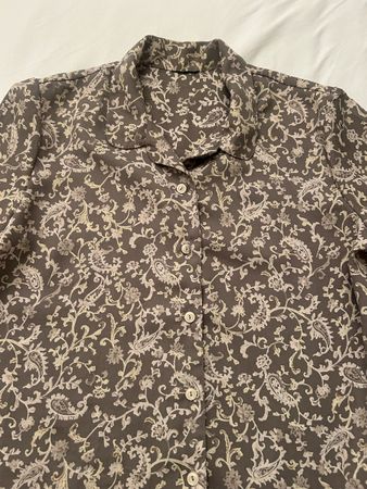     Vintage crinkled fabric shirt with a paisley pattern.