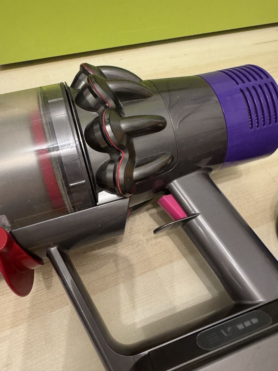 Dyson Staubsauger & Zubehör: Dyson V10 Absolute (SV12)  – Gebraucht aus Pratteln von Neth 1