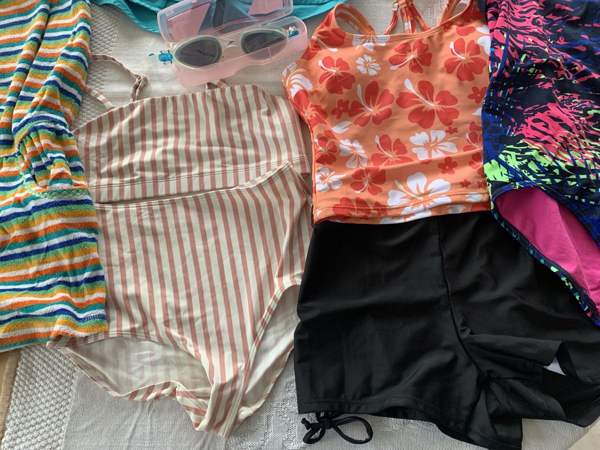 Lotti & Set di vestiti: Bikini/Badekleid Schwimm Set Gr. XS – Usato da Waltenschwil venduto da pipapo71 2