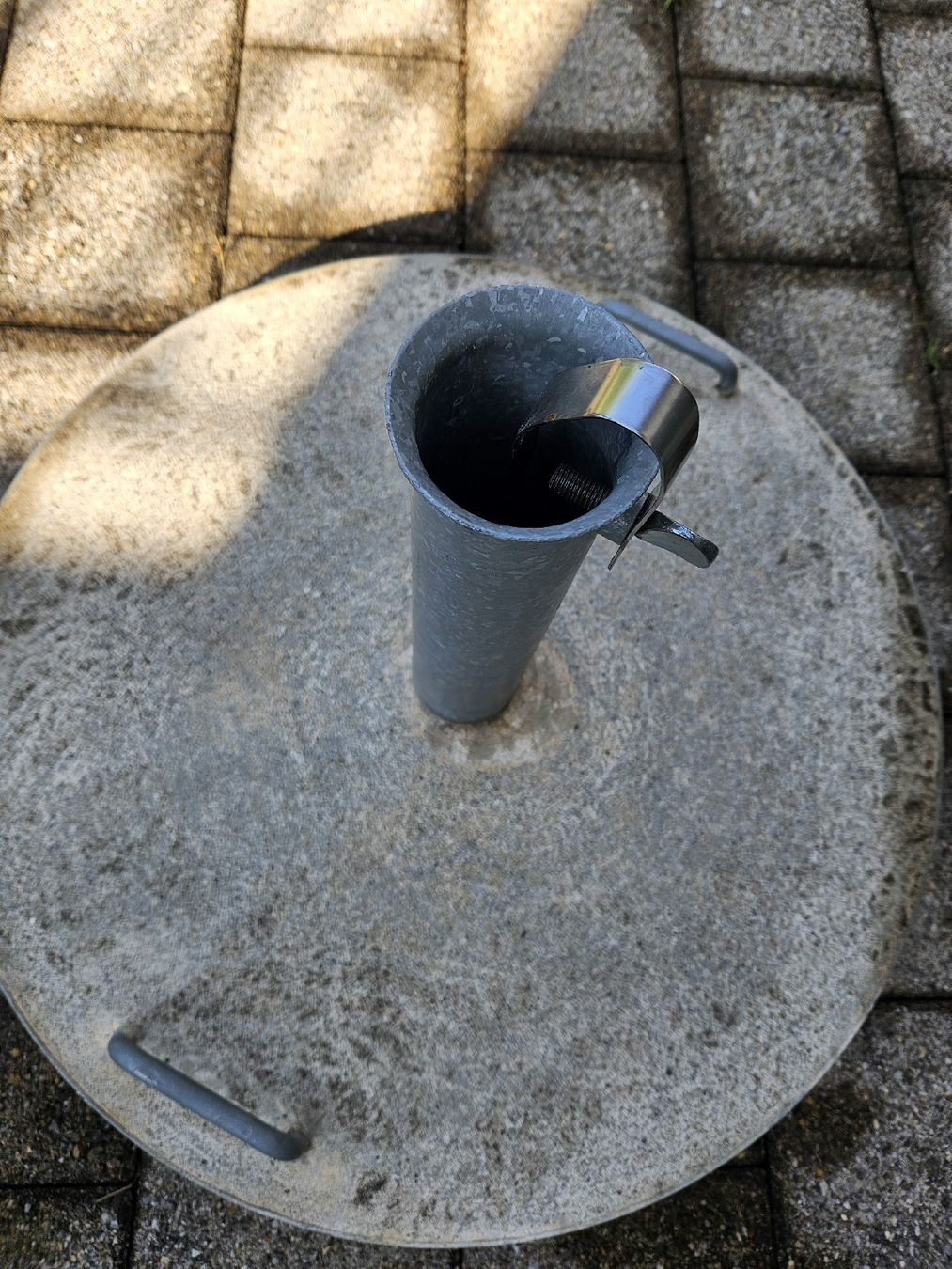 Sonstiges: grosser Sonnenschirmständer Stein Durchmesser 64cm – Gebraucht aus Haslen GL von Sandra40 3