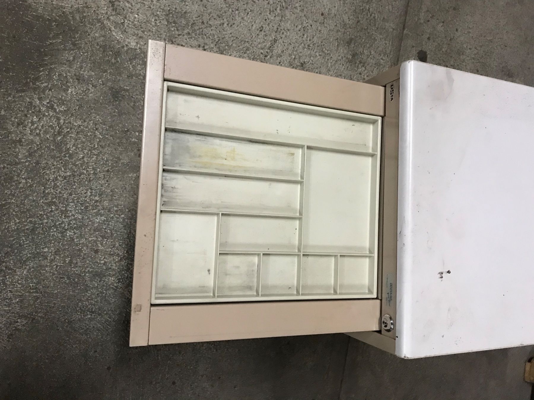 Scrivanie: Bürotisch Meistertisch mit Korpus – Usato da Schaffhausen venduto da MesicMotors 4