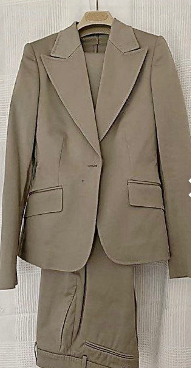 Gucci Completi & Tailleur: Tailleur beige en coton épais de Gucci – Nuovo (secondo la descrizione) da Zumikon venduto da Madchris2424