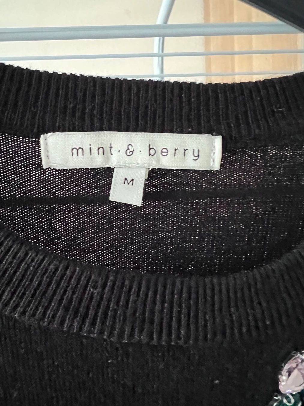 Pulls & Sweat-shirts: Pullover Gr M mit Schmuck – D'occasion à Dübendorf par karim1409 1