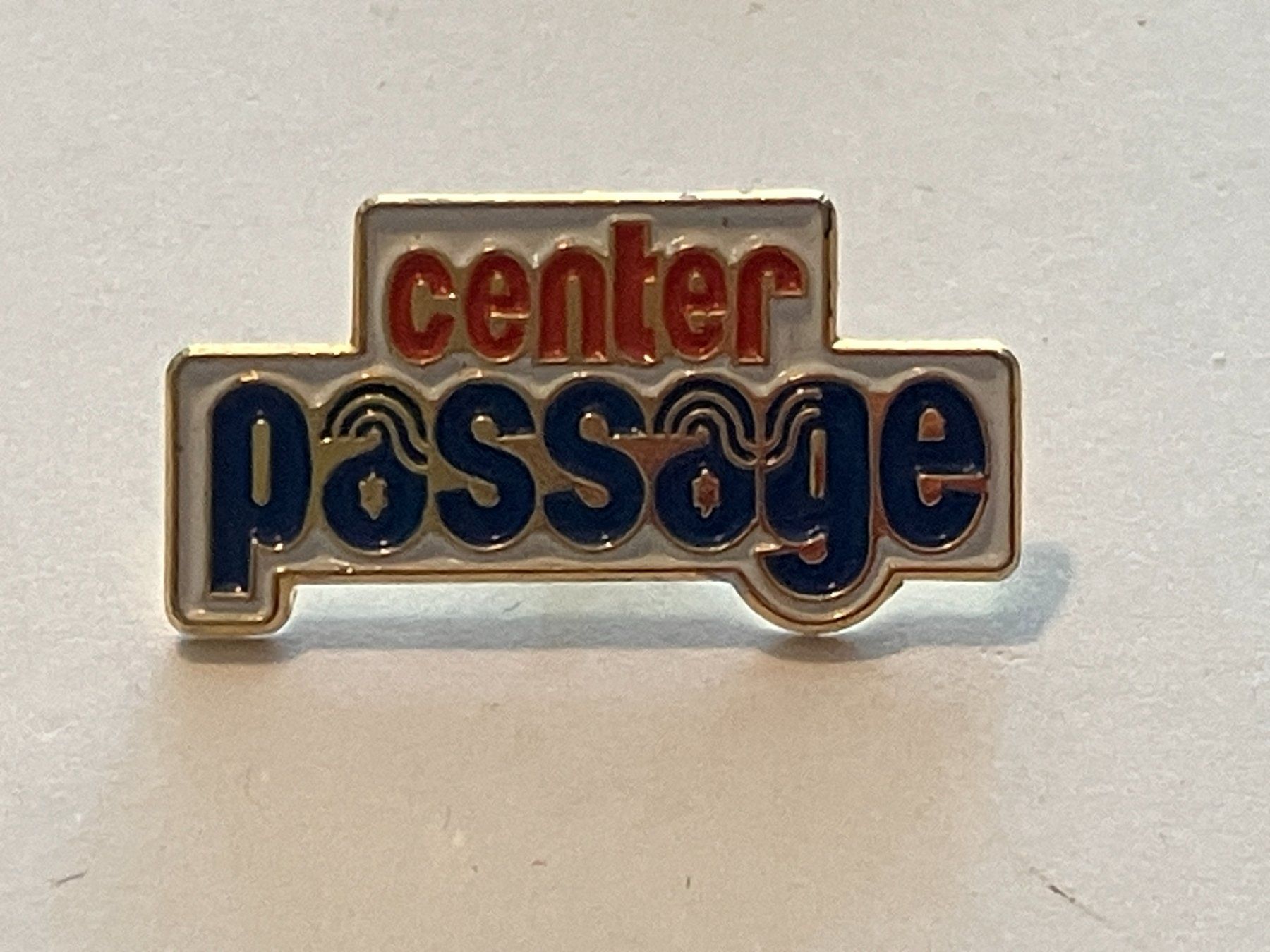 Placchette & Badge: 1 Pin Center Passage – Usato da Basel venduto da djwwpp