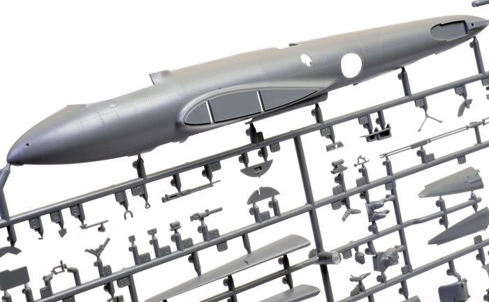 Zvezda Kit di modellismo & Modellini statici: Petlyakov Pe-2 1/48 – Nuovo e nell'imballaggio originale da Bözen venduto da jackieoh 1