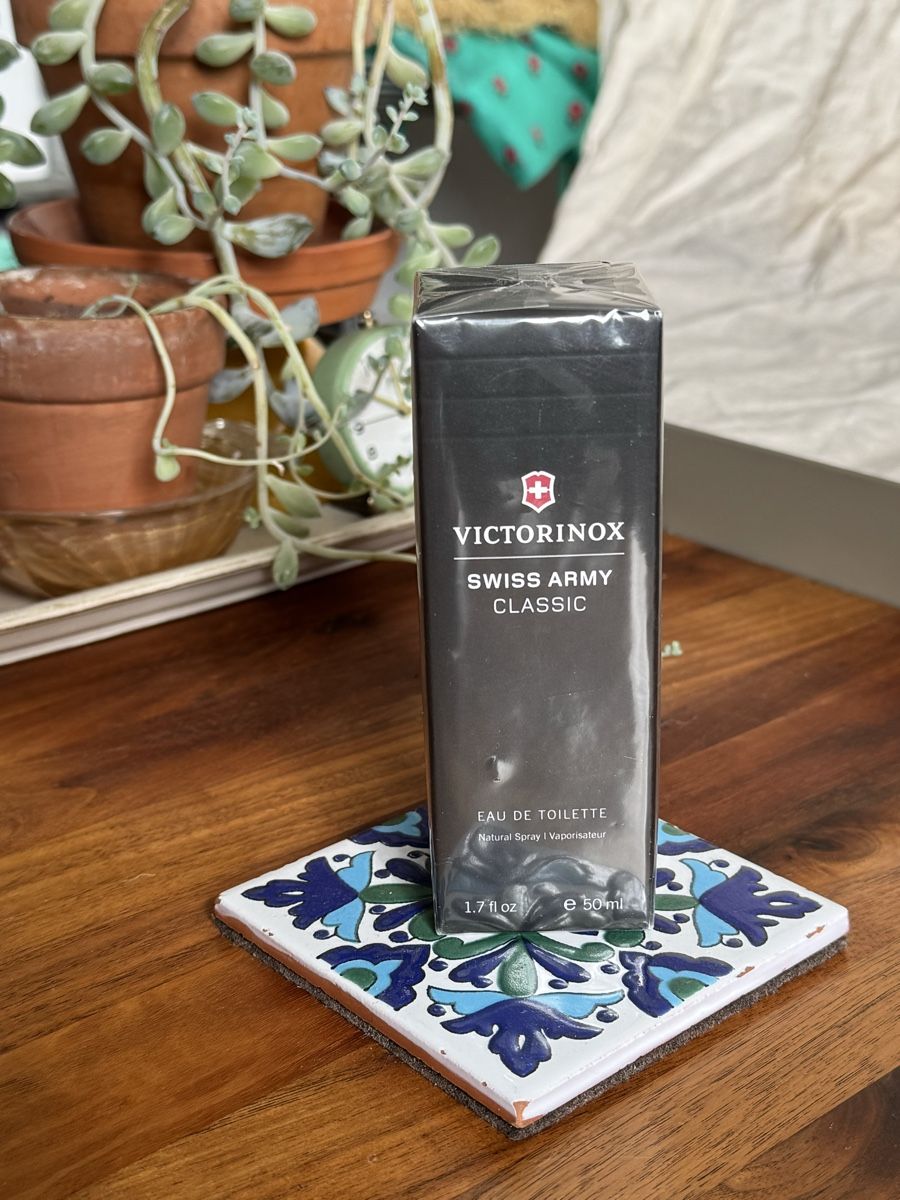 Profumi & Eau de Toilette: Unopened Victorianox Perfume – Nuovo e nell'imballaggio originale da Zürich venduto da kri_zhv2