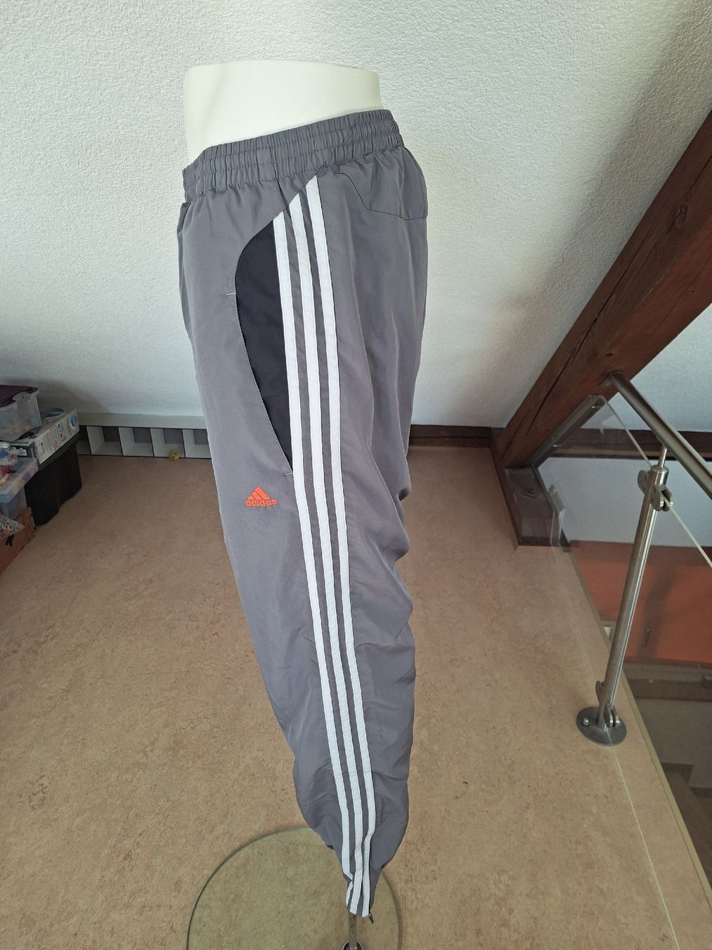 Adidas Pantaloni: Adidas Trainingshose/ Jogginghose Gr. M / L – Usato da Klingnau venduto da vollmond36 1