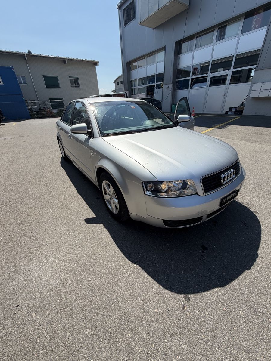 Audi Autos: Audi A4 2.0  – D'occasion à Denges par nrr_mkx8