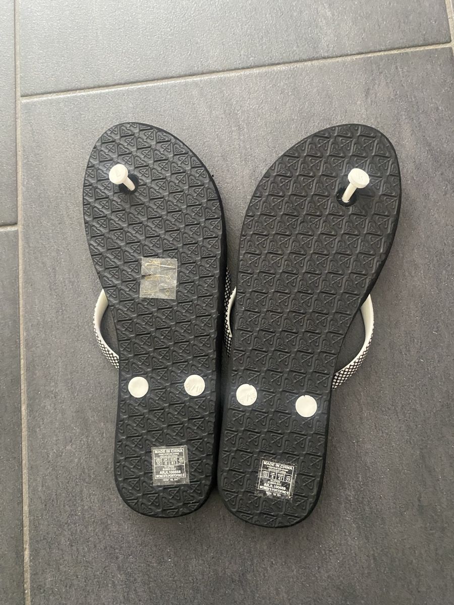Scarpe da donna: Roxy Flip-Flops Sommer Grösse 41Blumenmuster Gut erhalten – Nuovo e nell'imballaggio originale da Staad SG venduto da Malevi2 2