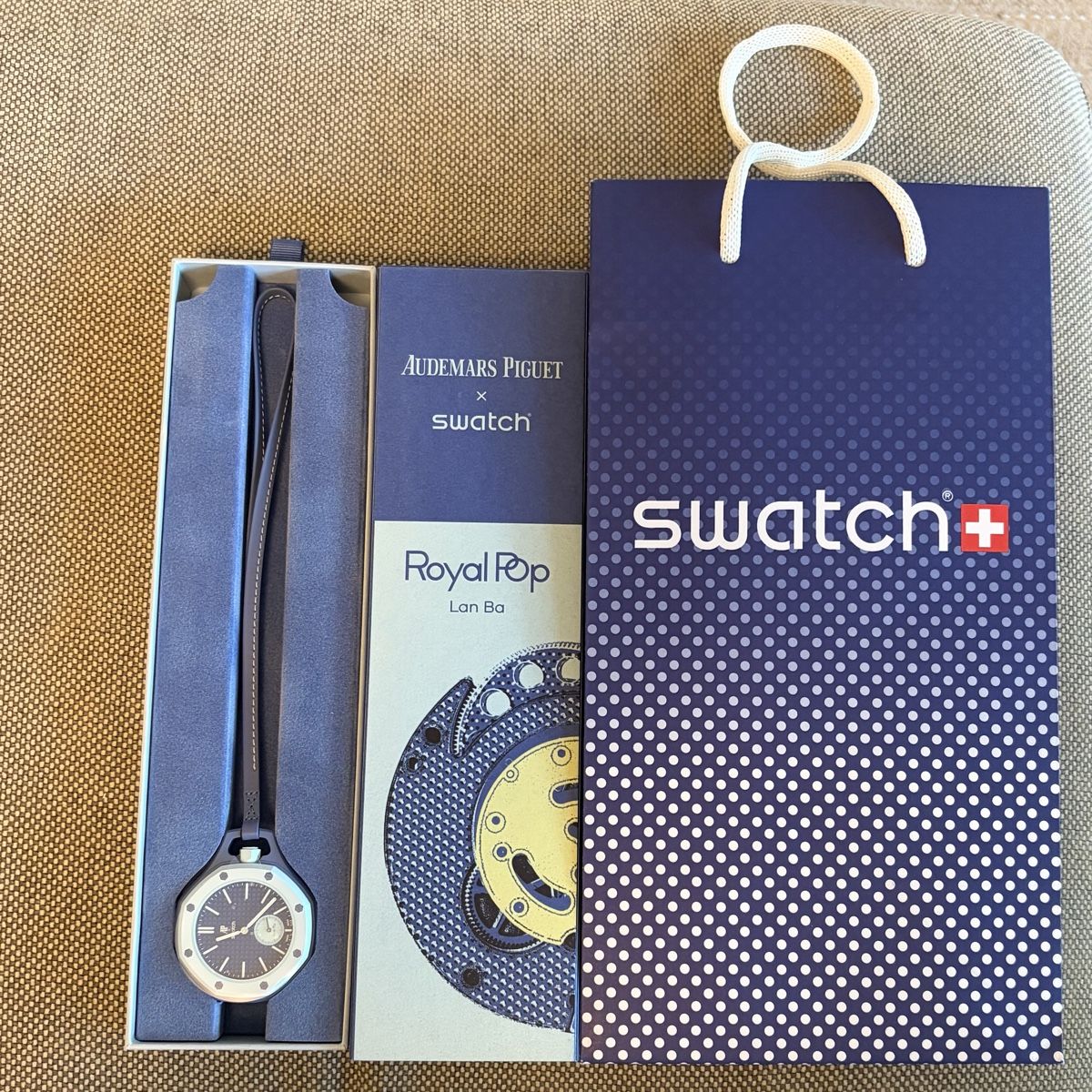 Swatch Montres: Swatch x AP Audemars Piguet Royal Pop - Lan Ba – Neuf (Voir description) à Riehen par nic_v5wc
