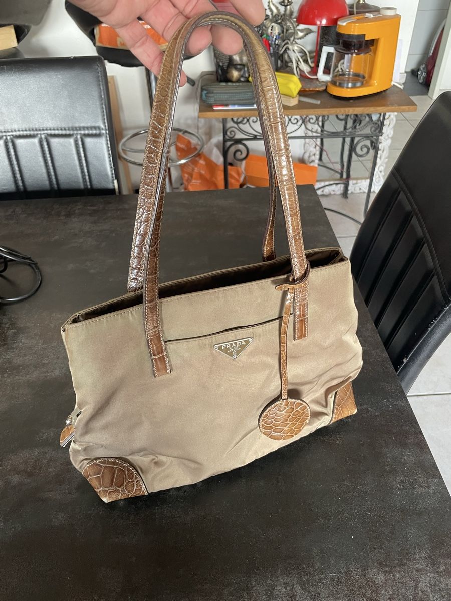 Prada Borse da donna: Sac à Main Prada Nylon Cuir – Usato da Vallamand venduto da Bricbracbroc82
