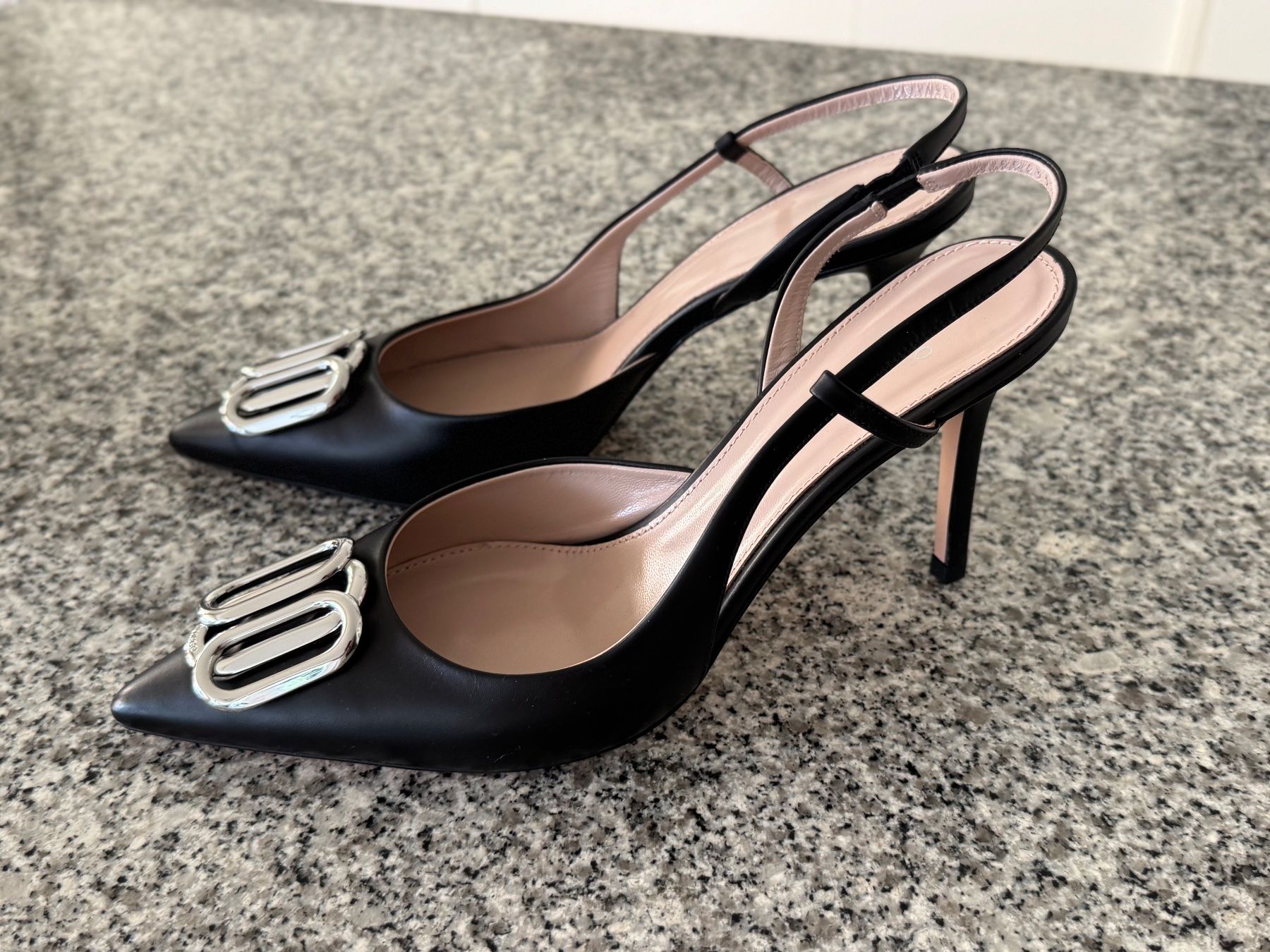 Hugo Boss Chaussures femmes: HUGO, PIPER SLING, black, 39 – D'occasion à Kilchberg ZH par Shu01 1