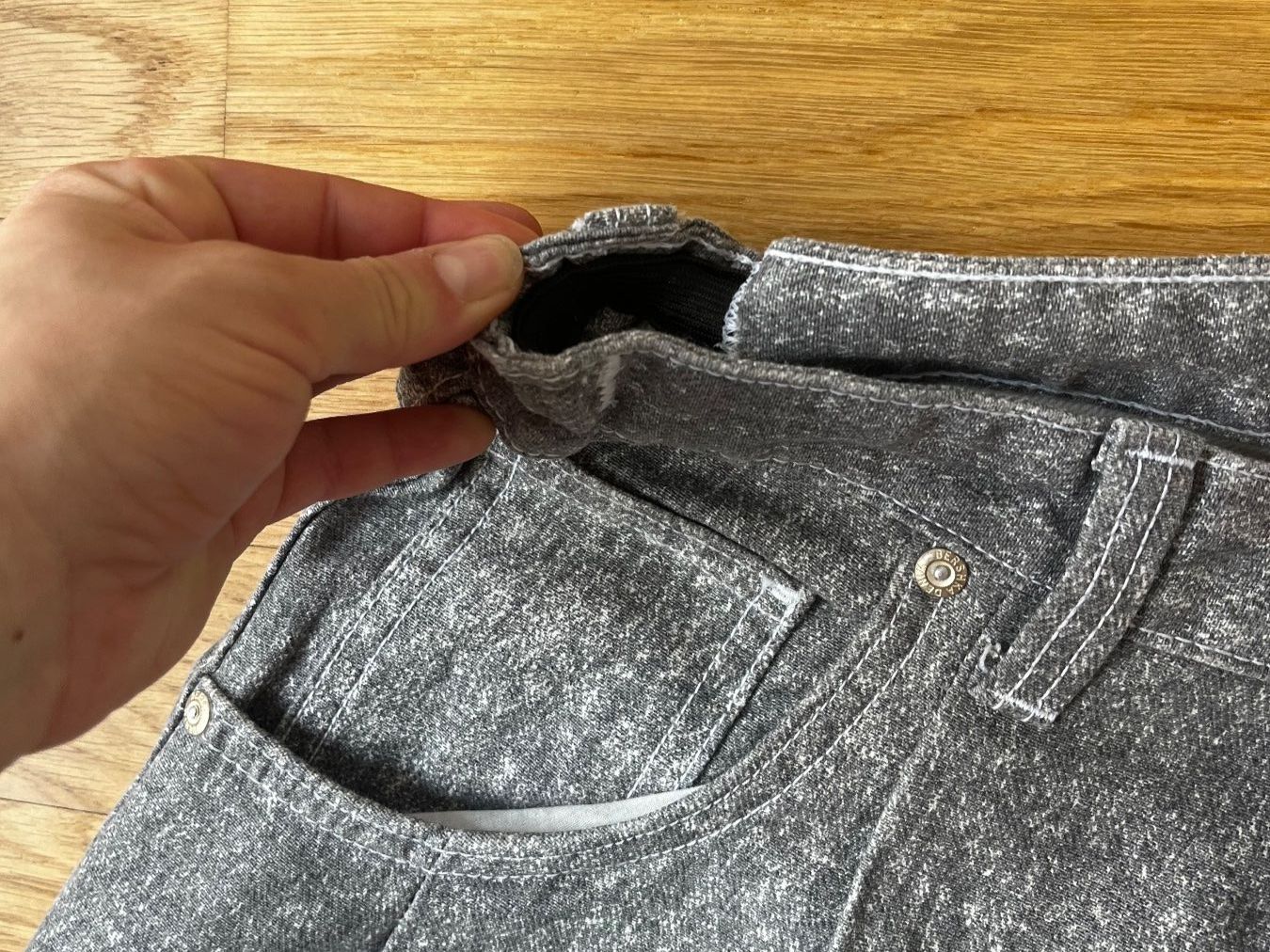 Bershka Pantaloni: Pantalon effet Jeans très large – Usato da La Tour-de-Trême venduto da lol_85kj 2