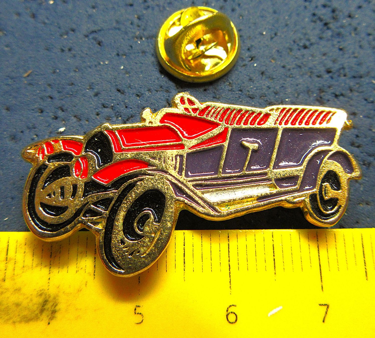 Placchette & Badge: OLDTIMER AUTO PIN GEPRÄGT GOLDIG VINTAGE – Usato da Ettingen venduto da Hausi4711