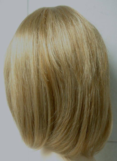 Perücken: Charmante kurze blonde Perücke – Neu und originalverpackt aus Stans von Riesta 3