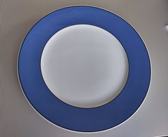 Schöner Porzellan Teller "Doppio" blau/weiss 30.5cm