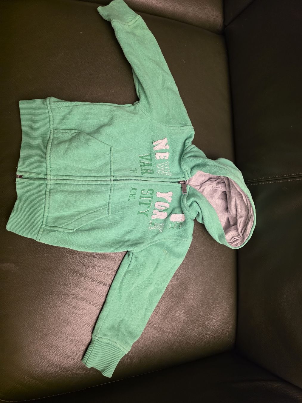 Tommy Hilfiger Maglioni & Felpe: Kapuzenpullover Tommy Hilfiger Grösse 92 – Usato da Zürich venduto da Allek