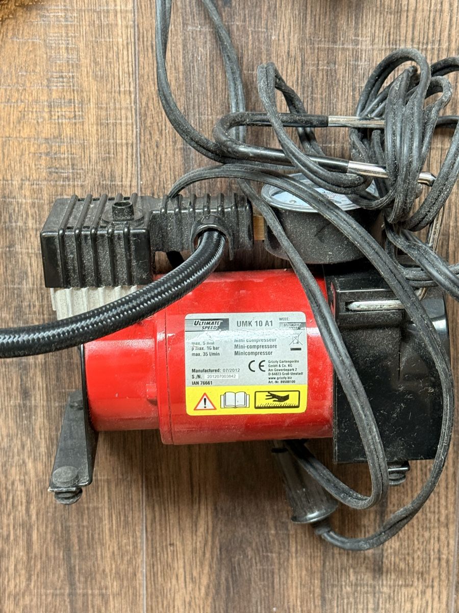 Compressori: Ultimate Speed Mini-Kompressor UMK 10 A1 – Usato da Hausen am Albis venduto da Charlie-Harper 2
