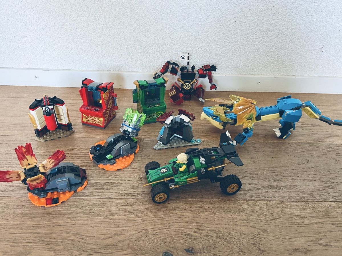 Spielzeuge: Diverse Ninjago Artikel – Gebraucht aus Wünnewil von mat_f7b9