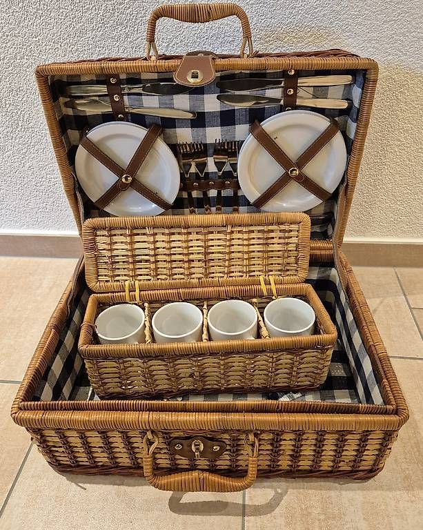 Sonstiges für Haushalt & Wohnen: Picknick-Korb mit Zubehör – Gebraucht aus Härkingen von dan_f6ty