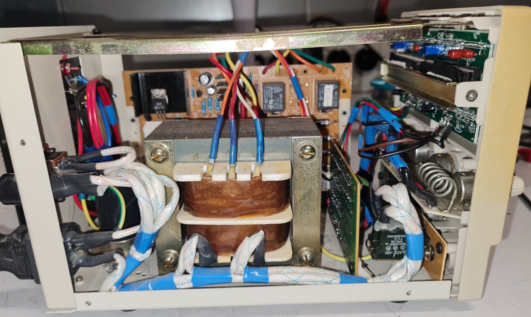 Elektrotechnik: Labornetzgerät DF1730SB3A, 0-30V, 0-3A – Gebraucht aus Horw von Arta20000 5