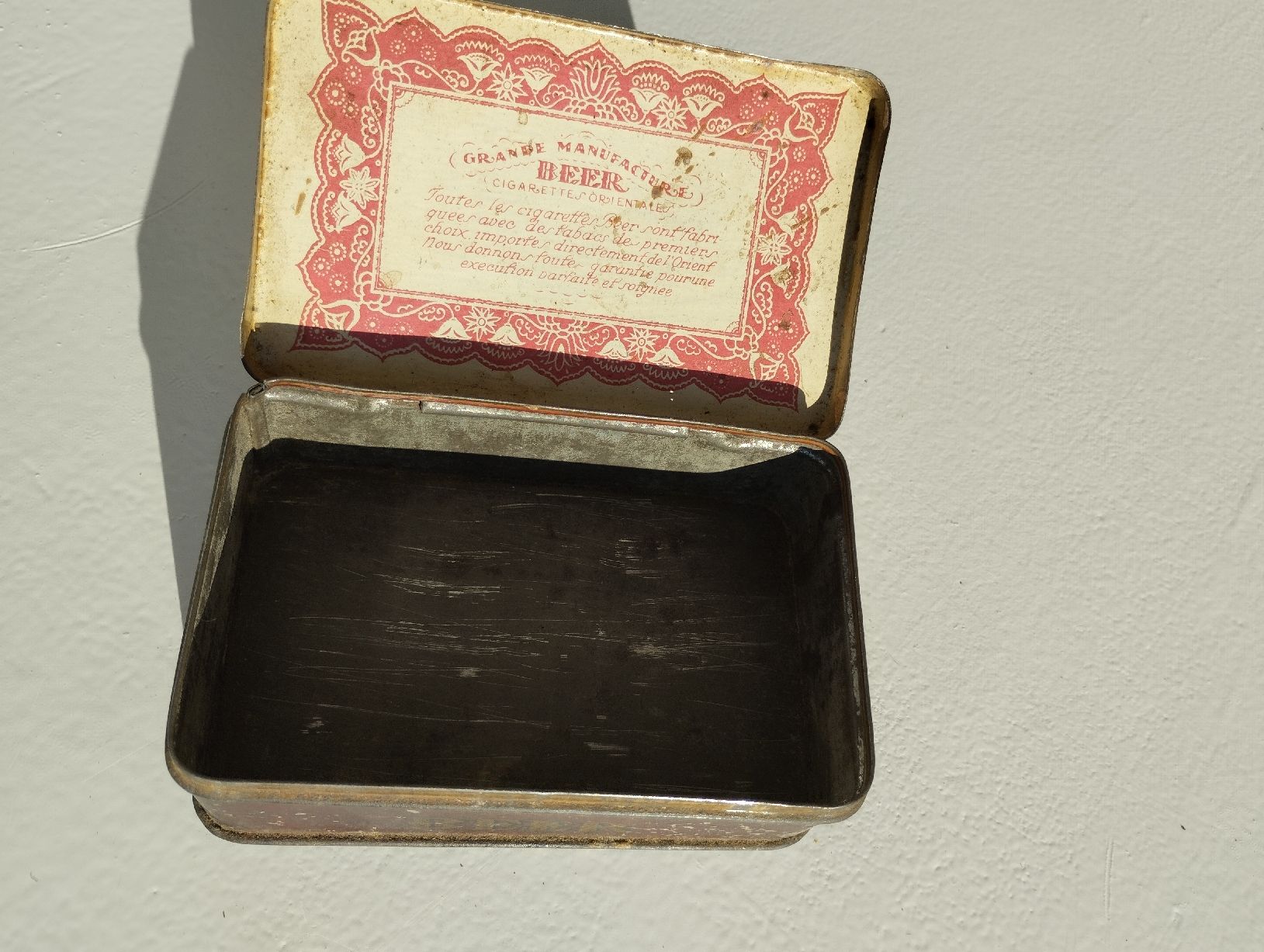 Altri Prodotti per fumatori: Alte Blechdose Byzanz Zigaretten rot gebraucht – Usato da Ostermundigen venduto da Dinge1