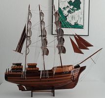 Modell-Segelschiff aus Holz
