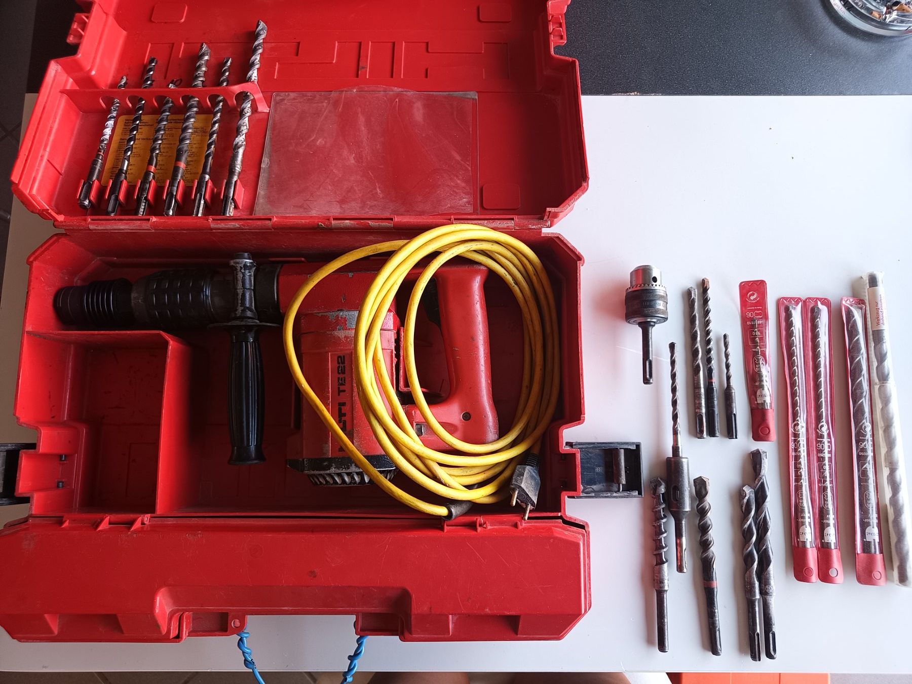 Hilti Bohrmaschinen: Hilti TE22 Bohrhammer – Gebraucht aus Oberegg von A-Z.Handel.Loehrer