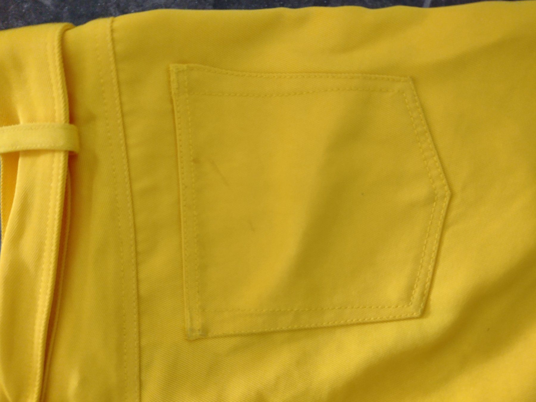 Sandro Pantaloni: Original Sandro Paris Shorts - gelb - Gr. 36 – Nuovo (secondo la descrizione) da Stadel venduto da Chanel_5 4