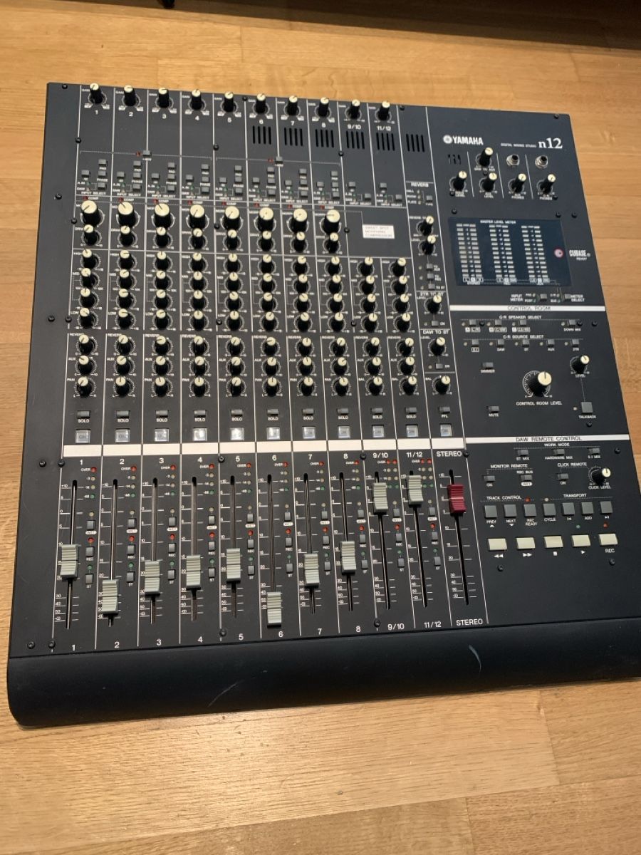 Yamaha Console di mixaggio: Yamaha n12 Digitaler Mischpult – Usato da Lachen SZ venduto da long_gone_gator