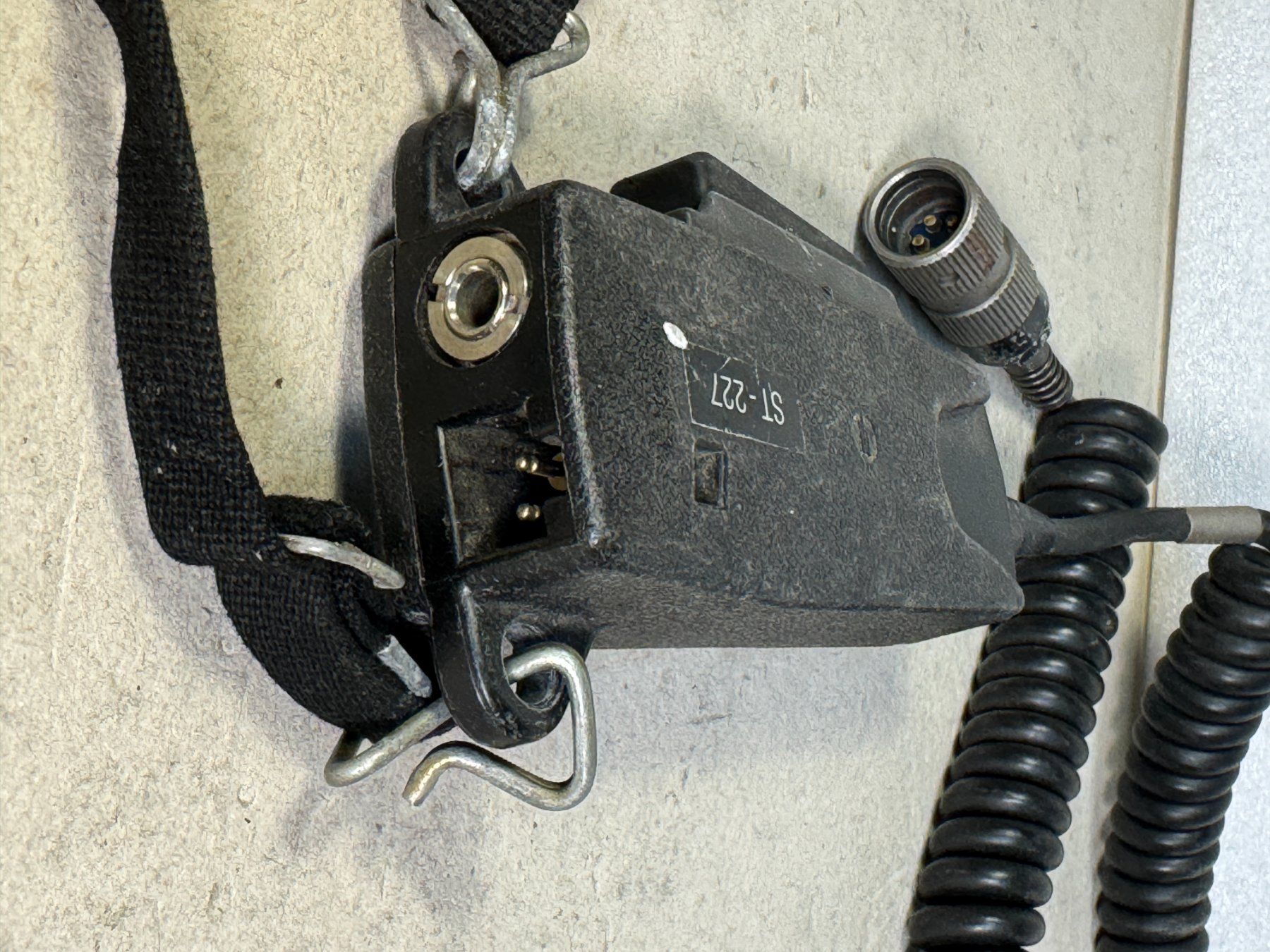 Technique de radiocom: Funk Sprechtaste SE-227 – D'occasion à Ins par funkflieger 2
