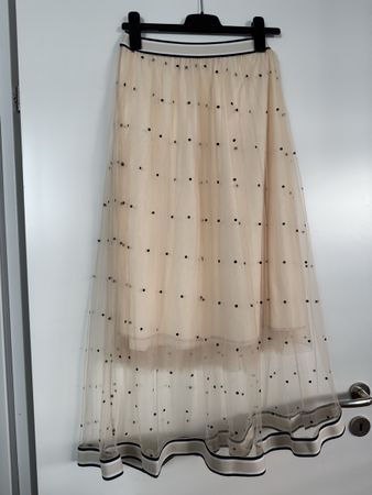 Eleganter Tüllrock in Beige mit schwarzen Punkten – feminin 