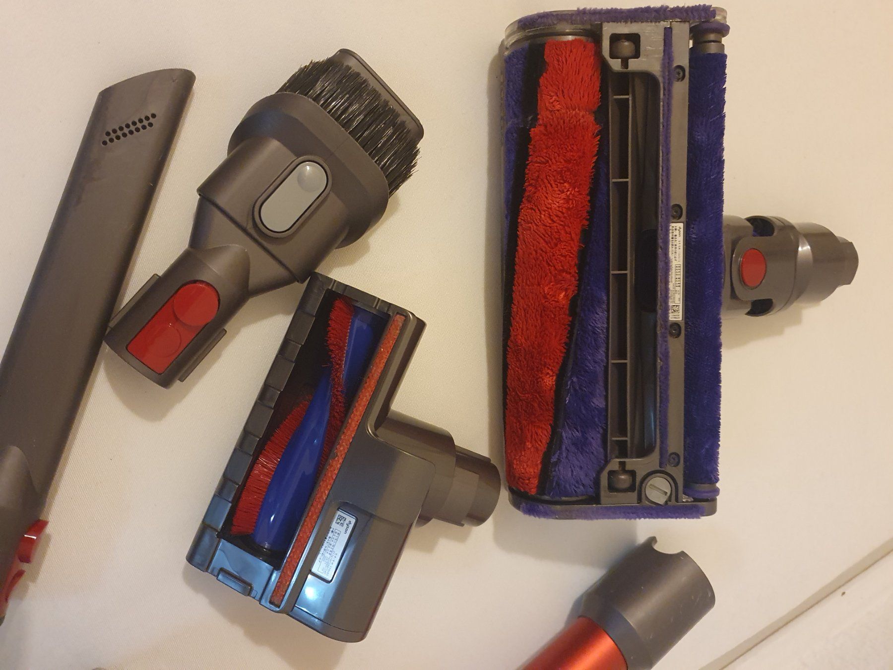 Dyson Aspirapolveri & Accessori: Dyson V10 petit réservoir sols durs – Usato da Lausanne venduto da Af2016 4